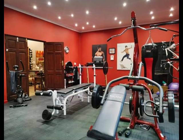 10 BEDROOM HOTEL FOR SALE IN HOEKWIL